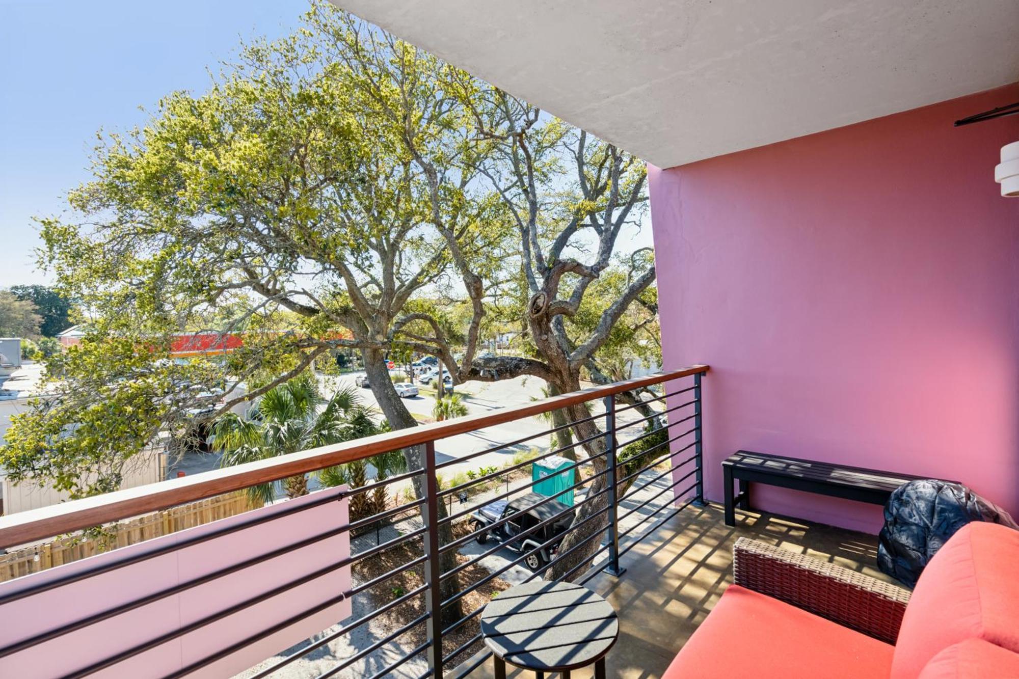 Boutique Vera Hotel In The Heart Of Folly Beach Bagian luar foto