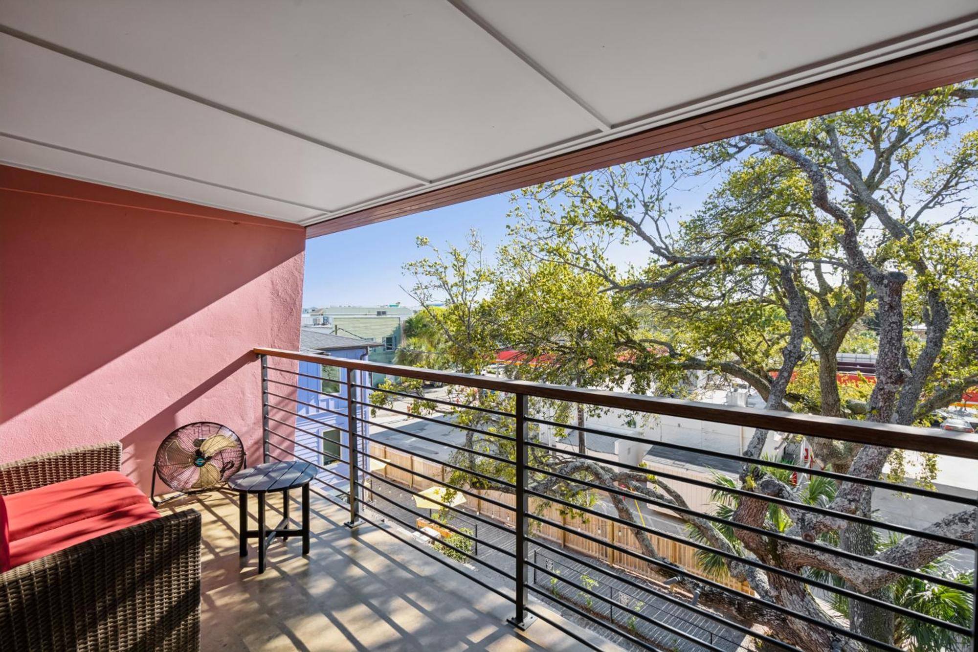 Boutique Vera Hotel In The Heart Of Folly Beach Bagian luar foto