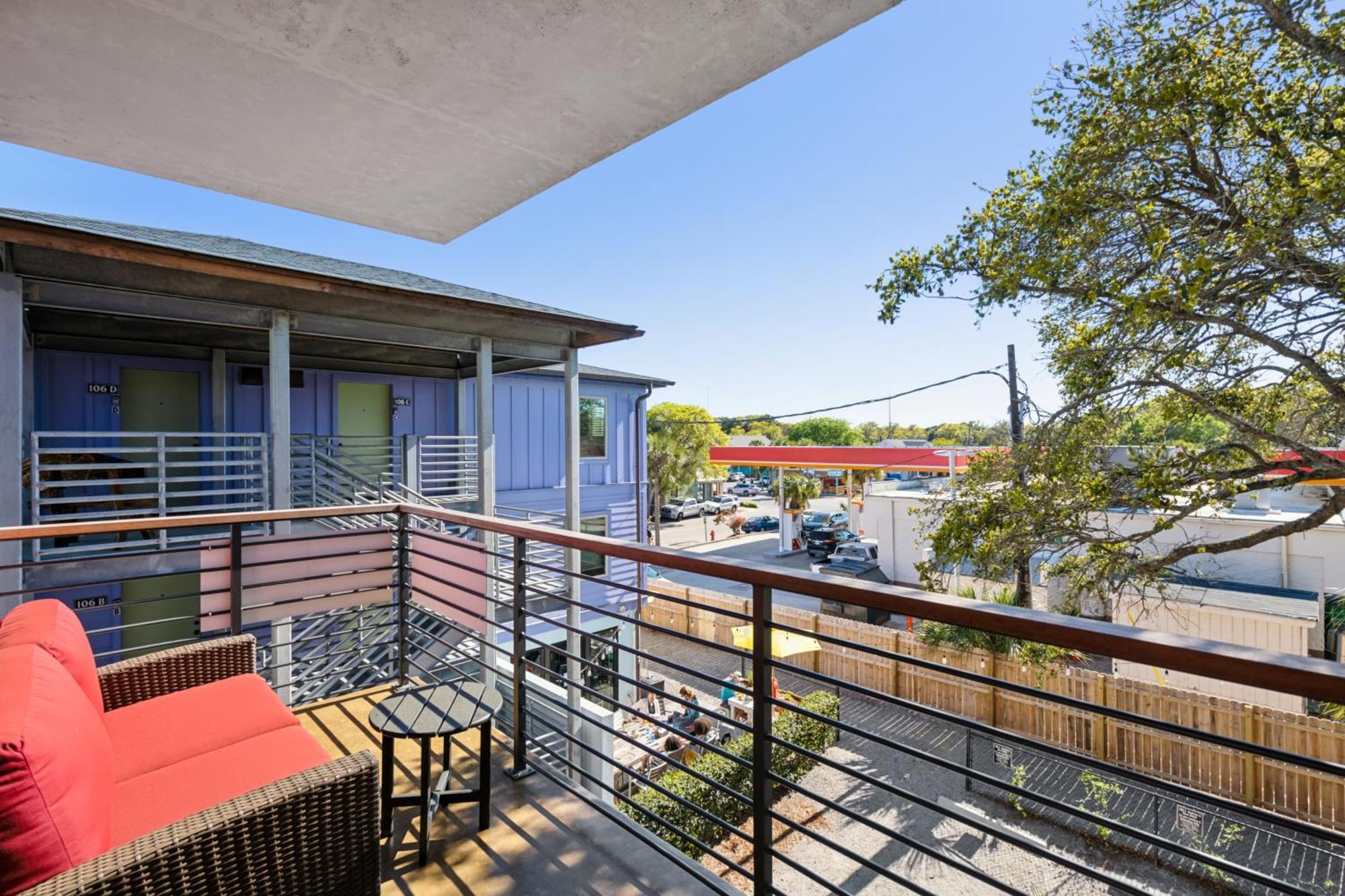 Boutique Vera Hotel In The Heart Of Folly Beach Bagian luar foto