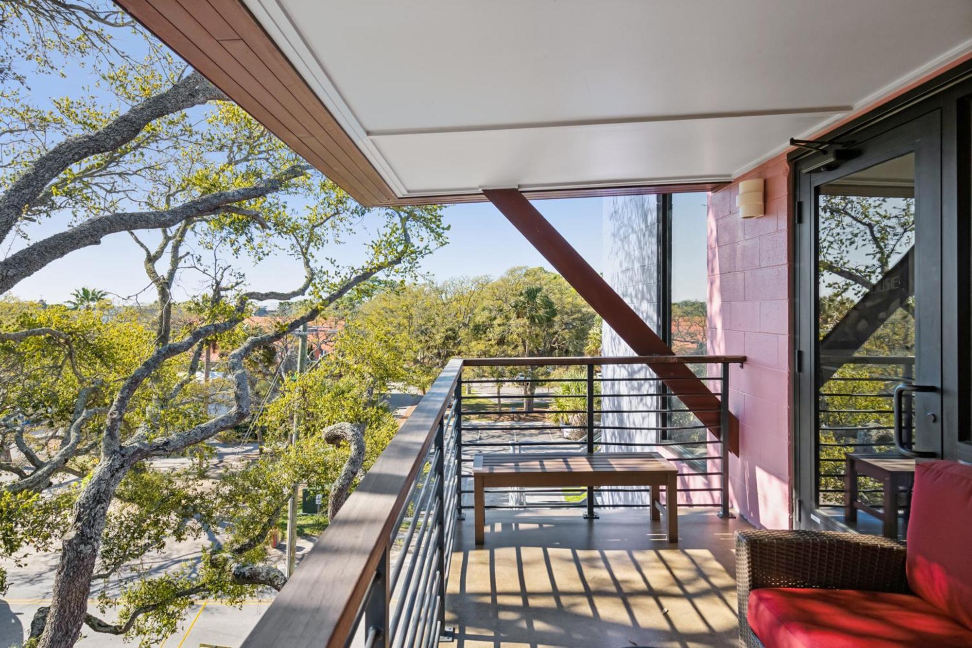 Boutique Vera Hotel In The Heart Of Folly Beach Bagian luar foto