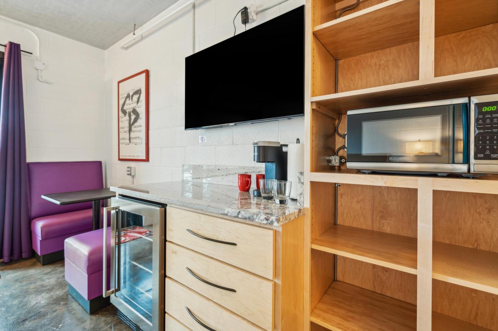 Boutique Vera Hotel In The Heart Of Folly Beach Bagian luar foto