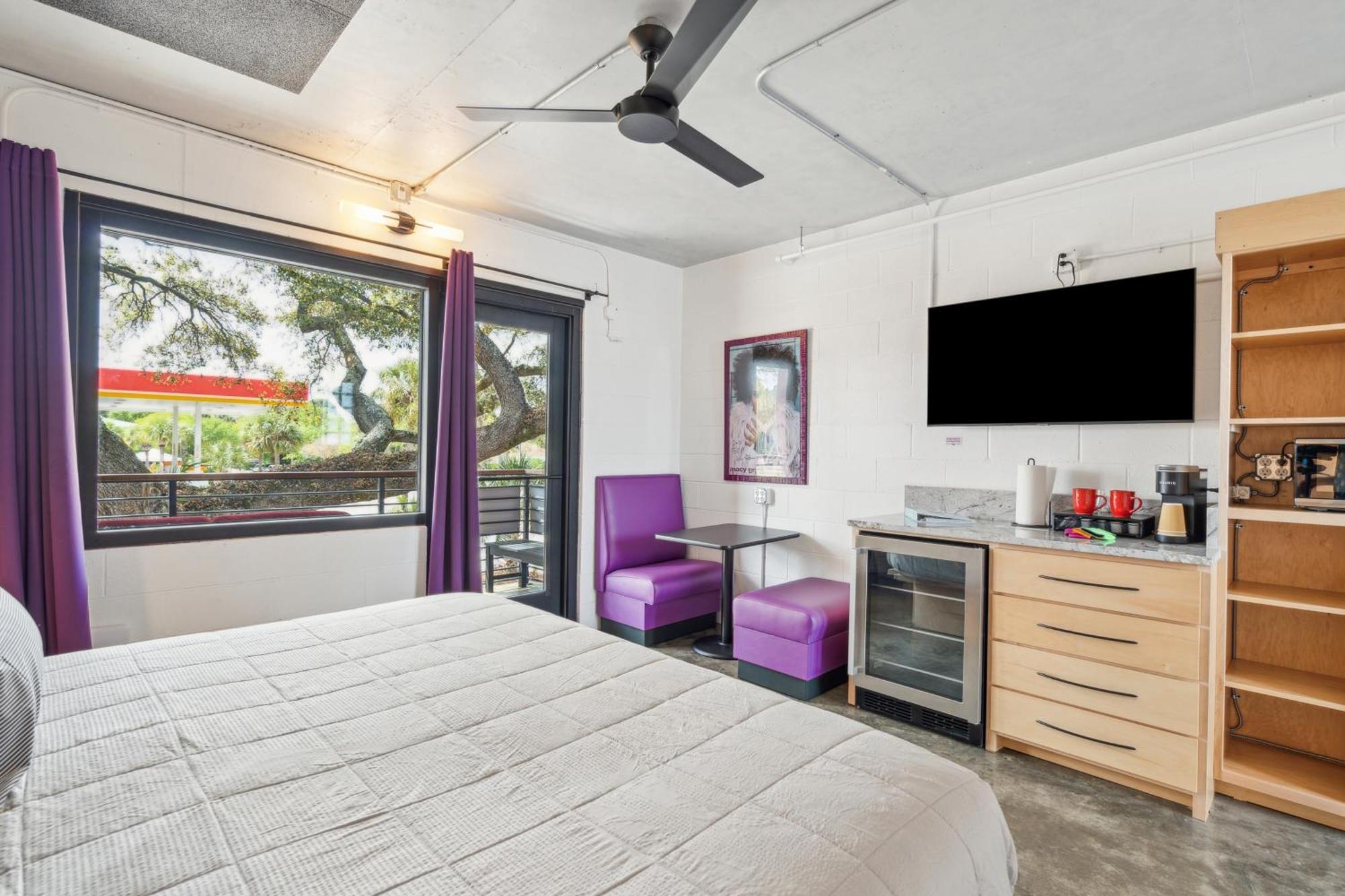 Boutique Vera Hotel In The Heart Of Folly Beach Bagian luar foto