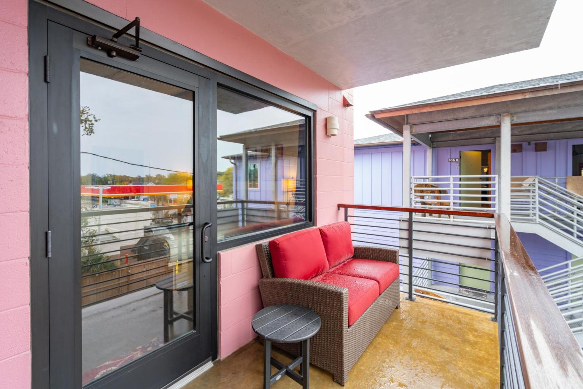 Boutique Vera Hotel In The Heart Of Folly Beach Bagian luar foto