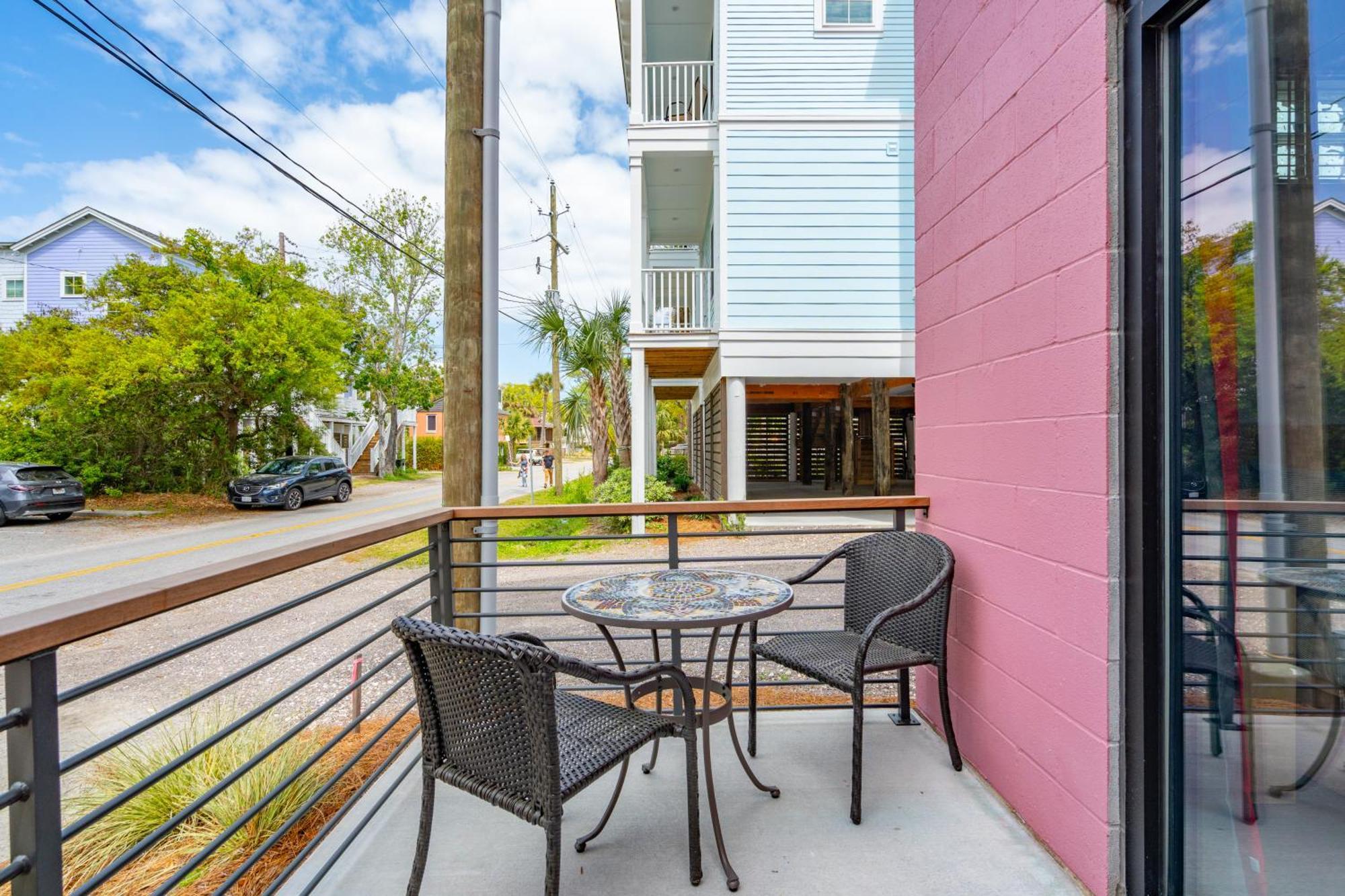 Boutique Vera Hotel In The Heart Of Folly Beach Bagian luar foto