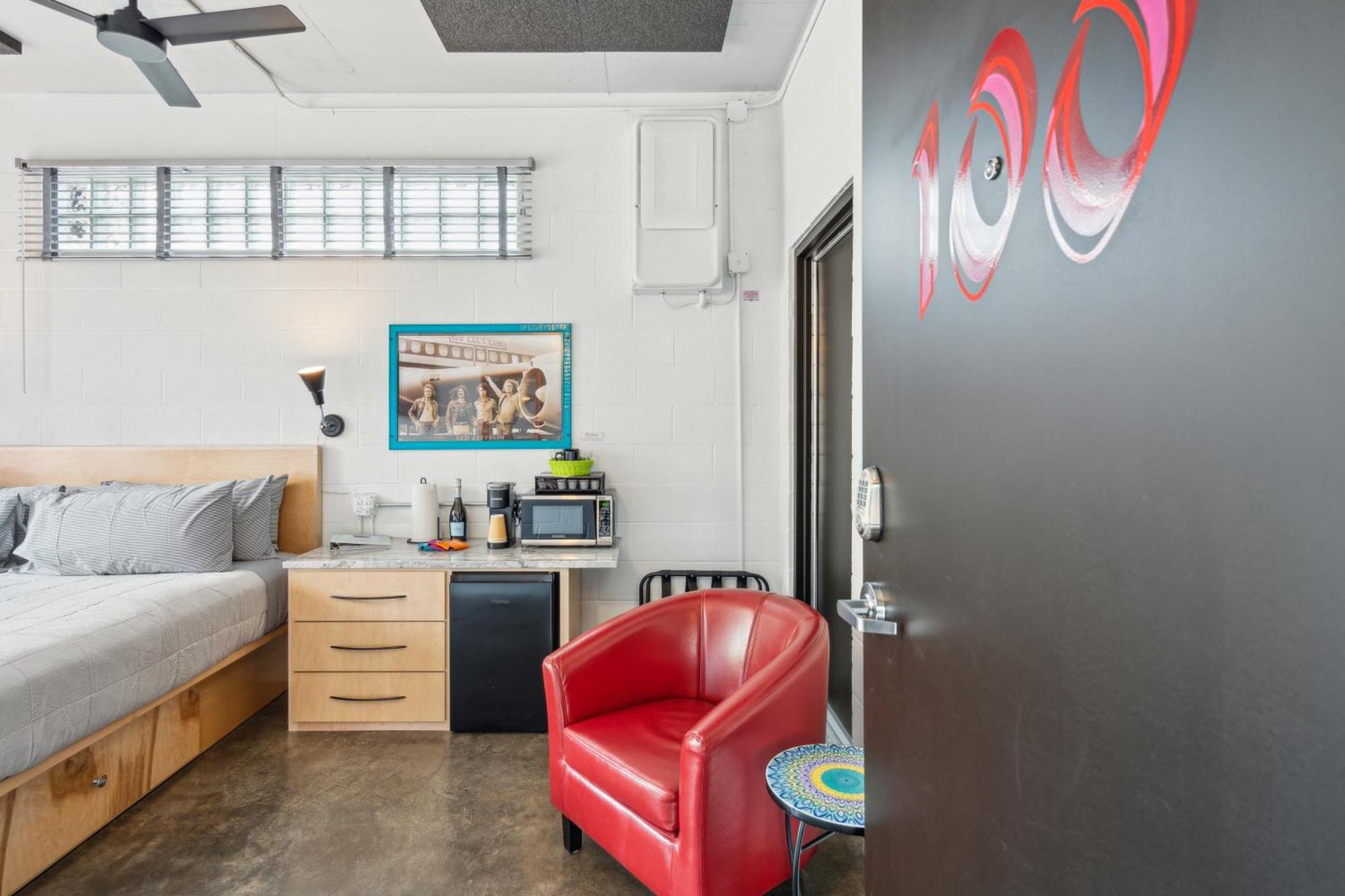 Boutique Vera Hotel In The Heart Of Folly Beach Bagian luar foto
