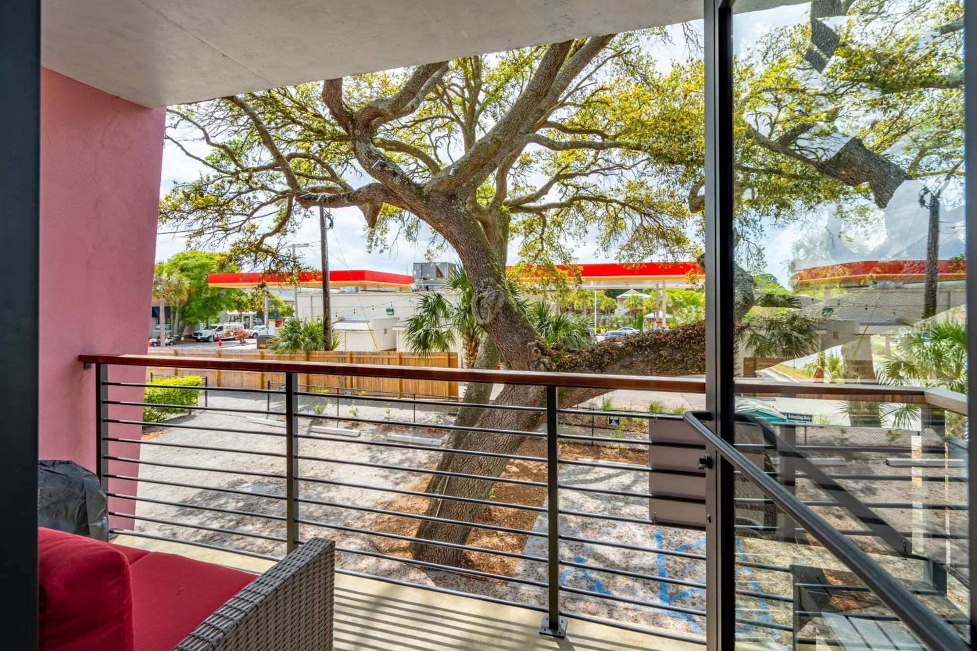 Boutique Vera Hotel In The Heart Of Folly Beach Bagian luar foto