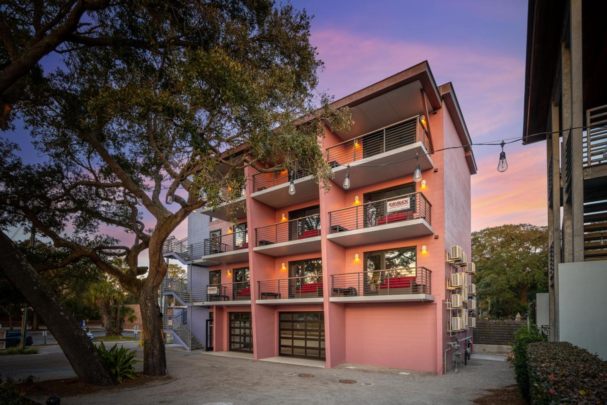 Boutique Vera Hotel In The Heart Of Folly Beach Bagian luar foto