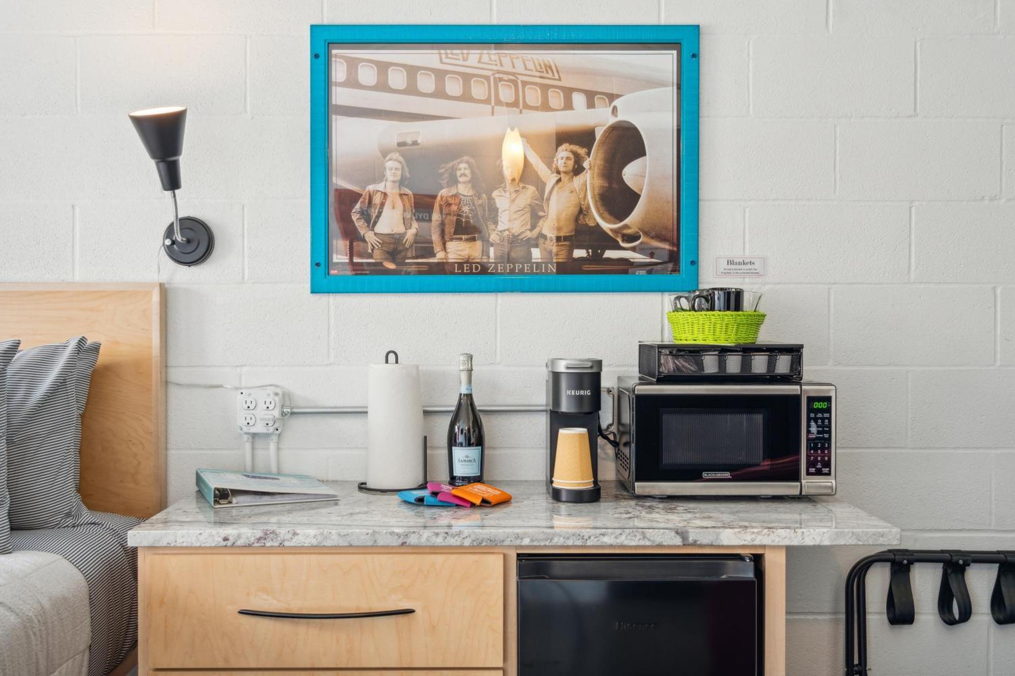 Boutique Vera Hotel In The Heart Of Folly Beach Bagian luar foto
