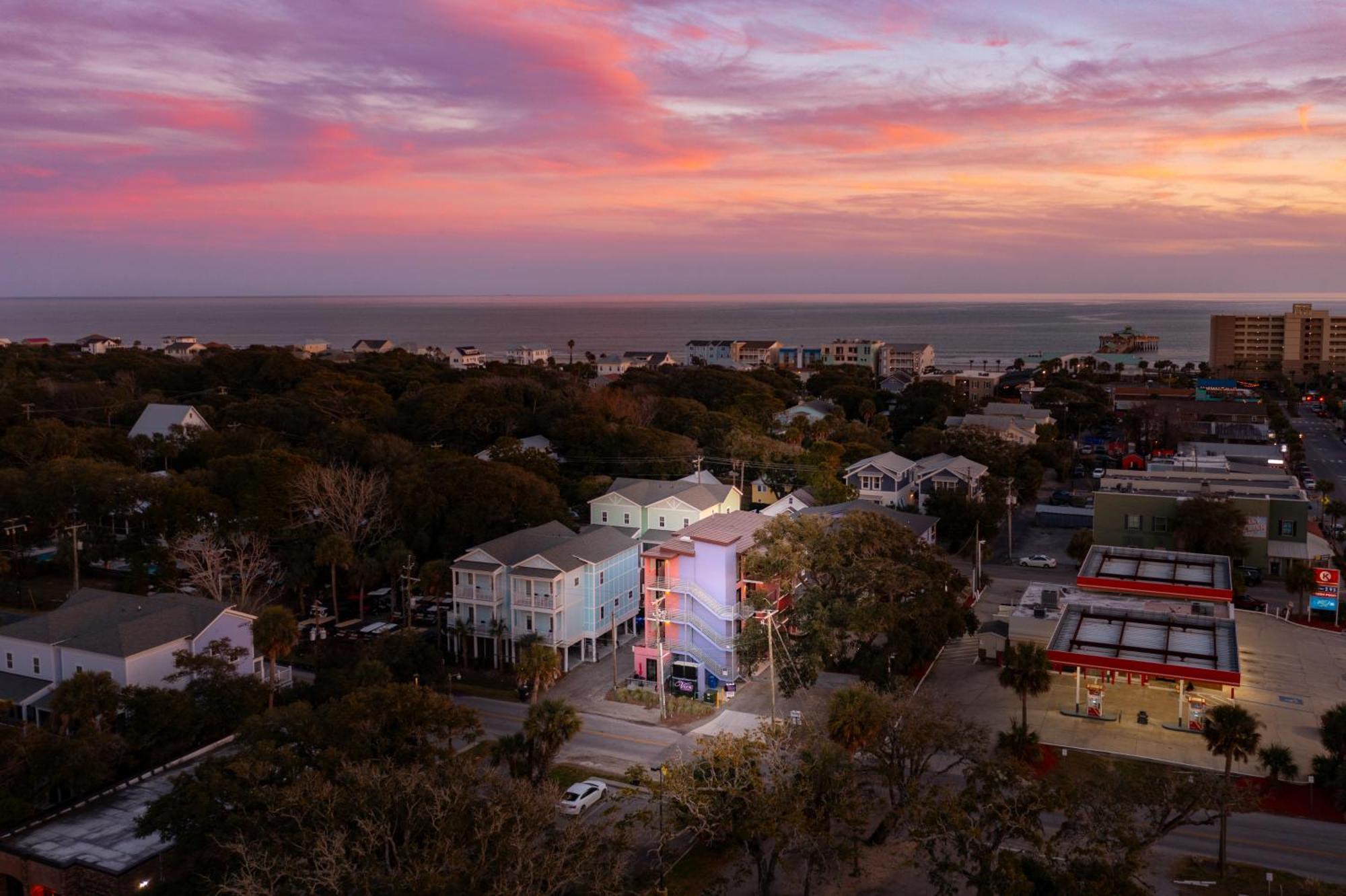 Boutique Vera Hotel In The Heart Of Folly Beach Bagian luar foto